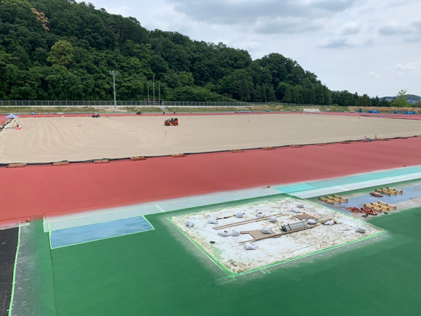 オールウェザーの競技場らしくなってきました。